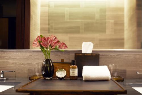 Suite Estudio con 2 camas dobles del hotel Park Hyatt New York. Foto 2