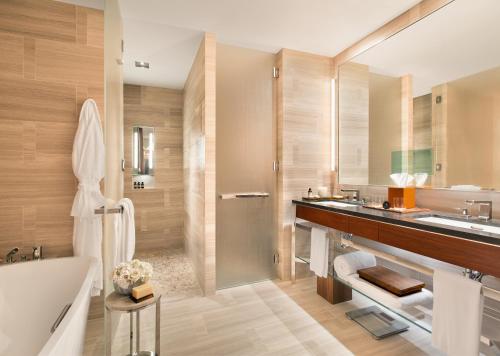 Suite de 1 dormitorio con terraza del hotel Park Hyatt New York