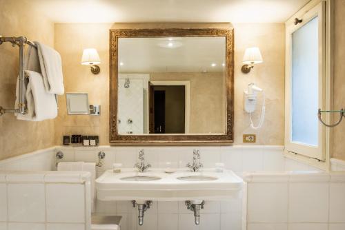 Habitación Triple Clásica del hotel Grand Baglioni. Foto 3
