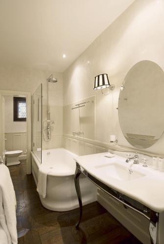 Suite Junior del hotel Grand Baglioni. Foto 3