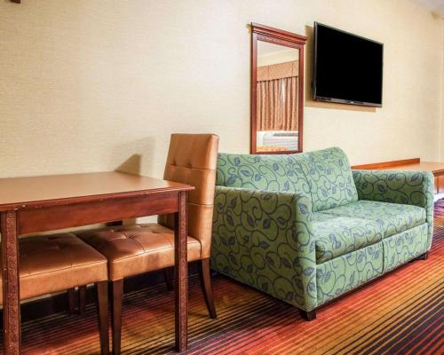 Habitación con 2 camas grandes - Fumadores del hotel Rodeway Inn Jersey City Near Hoboken. Foto 3