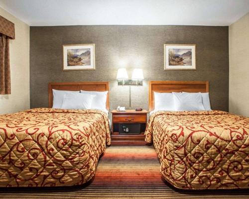 Habitación con 2 camas grandes - Fumadores del hotel Rodeway Inn Jersey City Near Hoboken. Foto 4