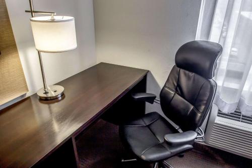 Habitación con cama extragrande. del hotel Sleep Inn JFK Airport Rockaway Blvd. Foto 1