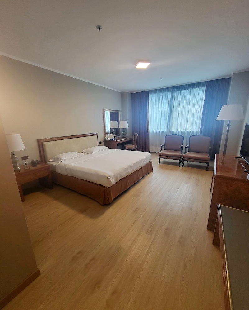 Habitación Deluxe doble, 1 cama de matrimonio grande del hotel Tower Genova Airport and Conference Center