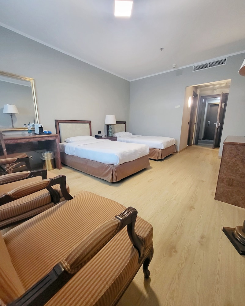 Deluxe Double Room, 2 Twin Beds del hotel Tower Genova Airport and Conference Center