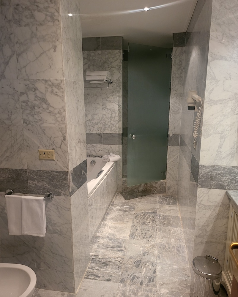 Suite Familiar del hotel Tower Genova Airport and Conference Center. Foto 4