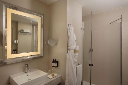 Habitación Doble Superior - 1 o 2 camas del hotel Nh Genova Centro. Foto 1