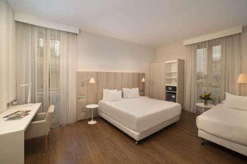 Habitación Familiar con vistas del hotel Nh Genova Centro. Foto 1