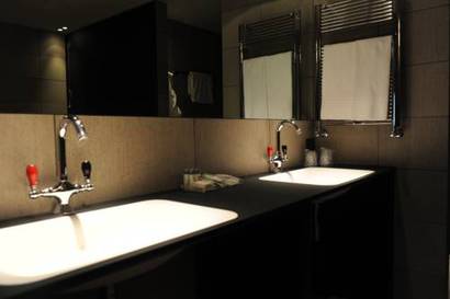 Habitación Doble Deluxe del hotel iH Hotels Milano Ambasciatori. Foto 3