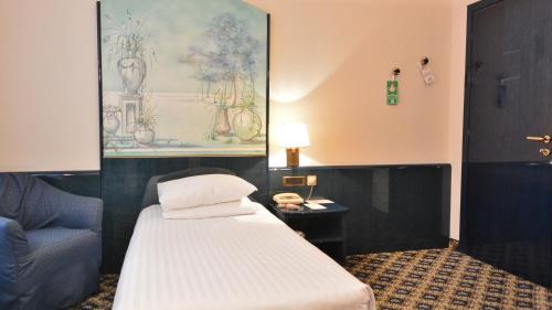 Habitación Individual Económica del hotel iH Hotels Milano Ambasciatori. Foto 3
