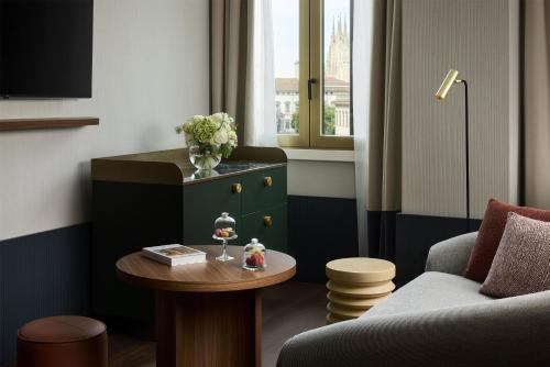 Suite Junior con vistas y cama supletoria del hotel Tivoli President Milano. Foto 2