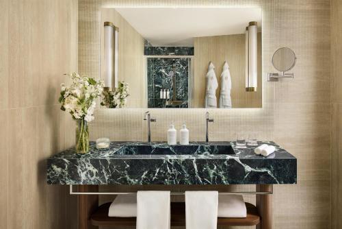 Suite Junior Executive con cama supletoria del hotel Tivoli President Milano. Foto 2