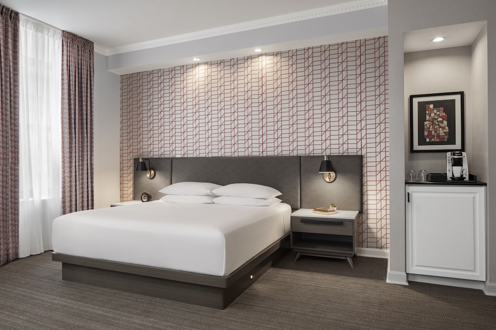 Una cama King Deluxe del hotel Hyatt Centric Downtown Minneapolis
