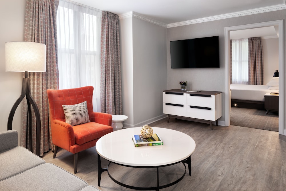 Una cama King Deluxe del hotel Hyatt Centric Downtown Minneapolis. Foto 7
