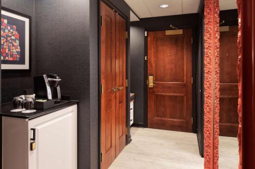 Accesible | Una cama King/Bañera ADA del hotel Hyatt Centric Downtown Minneapolis. Foto 5