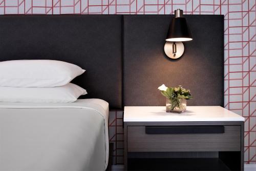 Accesible | Una cama King/Bañera ADA del hotel Hyatt Centric Downtown Minneapolis. Foto 7