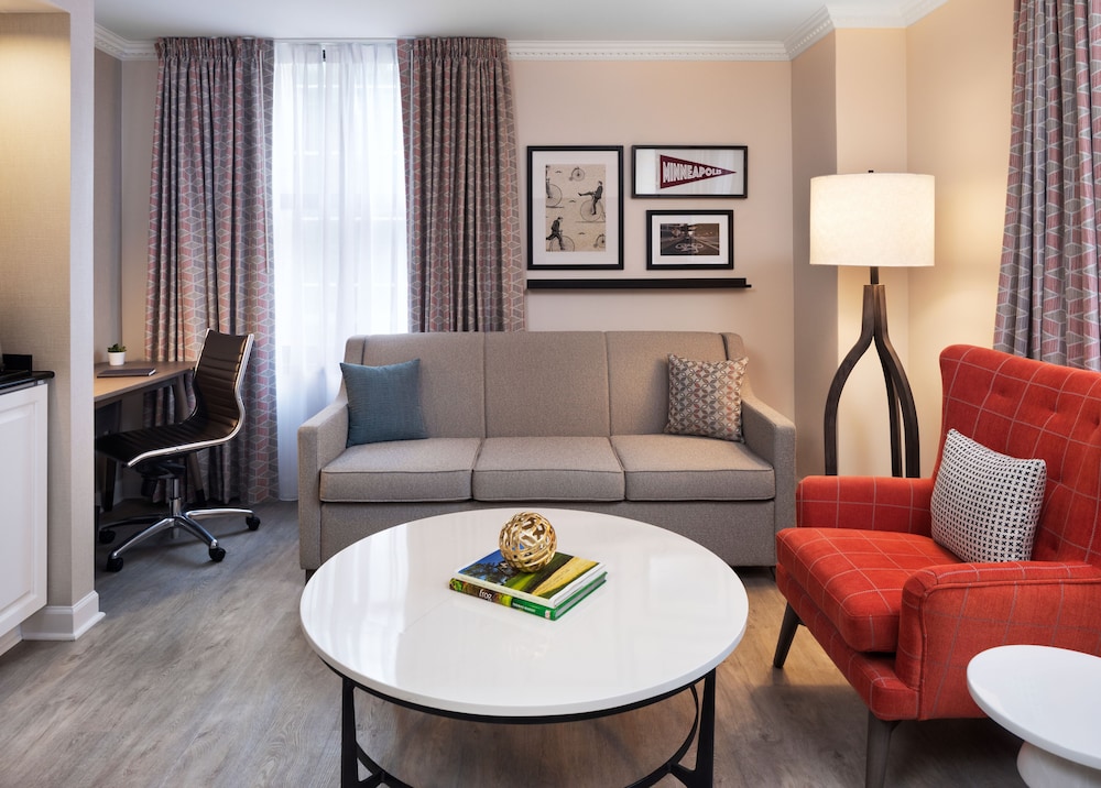 Suite con una cama King del hotel Hyatt Centric Downtown Minneapolis. Foto 2