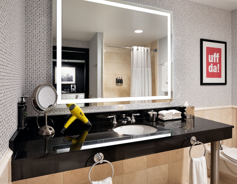 Una Cama King del hotel Hyatt Centric Downtown Minneapolis. Foto 11