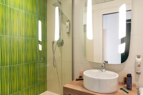 Habitación Doble Estándar del hotel Ibis Milano Centro. Foto 8