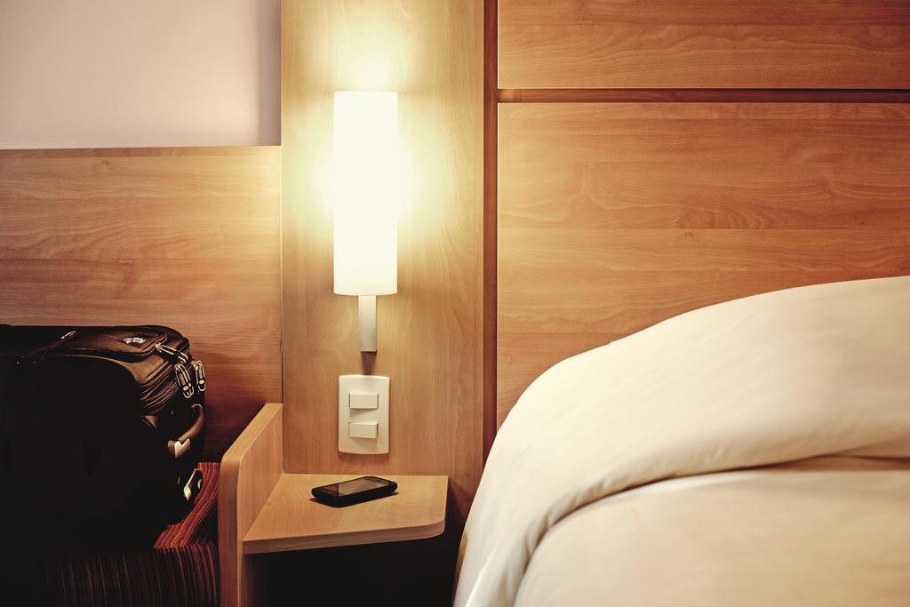 Habitación Estándar con 1 cama individual del hotel Ibis Milano Centro. Foto 6