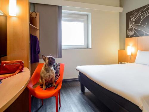 Habitación Doble Estándar del hotel Ibis Milano Centro. Foto 5