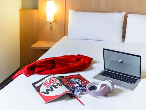 Habitación Doble Estándar del hotel Ibis Milano Centro. Foto 6
