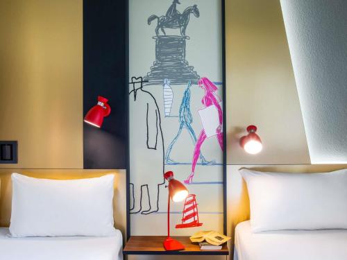 Habitación Doble Estándar del hotel Ibis Milano Centro. Foto 7