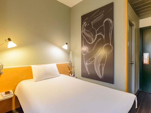 Habitación Estándar con 1 cama individual del hotel Ibis Milano Centro. Foto 3