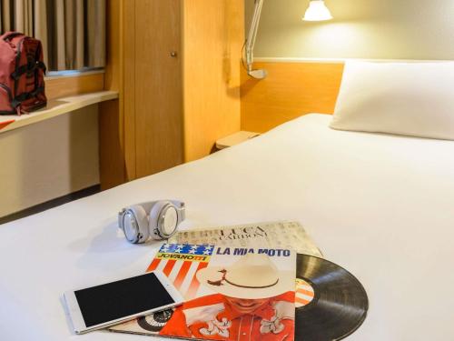 Habitación Estándar con 1 cama individual del hotel Ibis Milano Centro. Foto 5