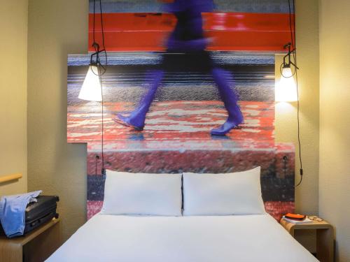 Habitación Doble Superior del hotel Ibis Milano Centro. Foto 1