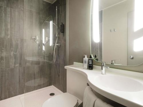 Habitación Doble Premium del hotel Ibis Milano Centro. Foto 4