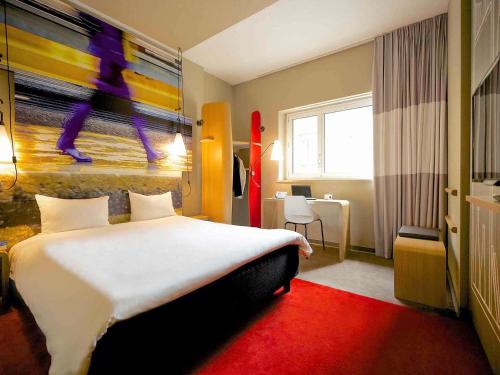 Habitación Doble Superior del hotel Ibis Milano Centro. Foto 9