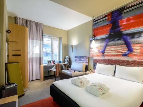 Habitación Triple Premium del hotel Ibis Milano Centro. Foto 2