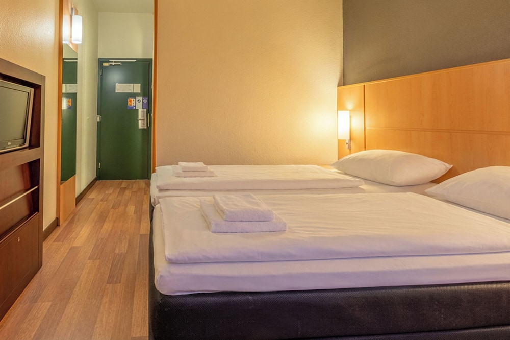 Habitación con 2 camas individuales del hotel a&o Milano Ca Granda