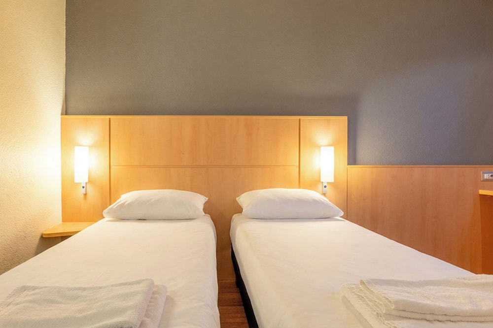 Habitación con 2 camas individuales del hotel a&o Milano Ca Granda. Foto 1