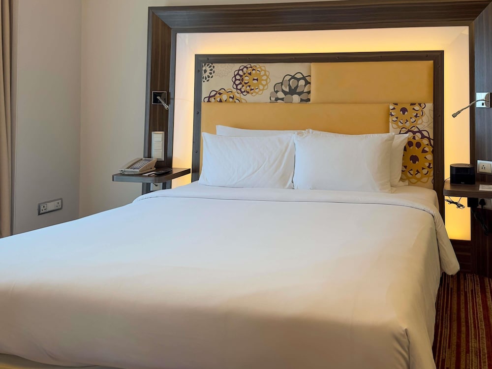 Habitación Deluxe, 1 cama de matrimonio grande del hotel Novotel Pune Viman Nagar