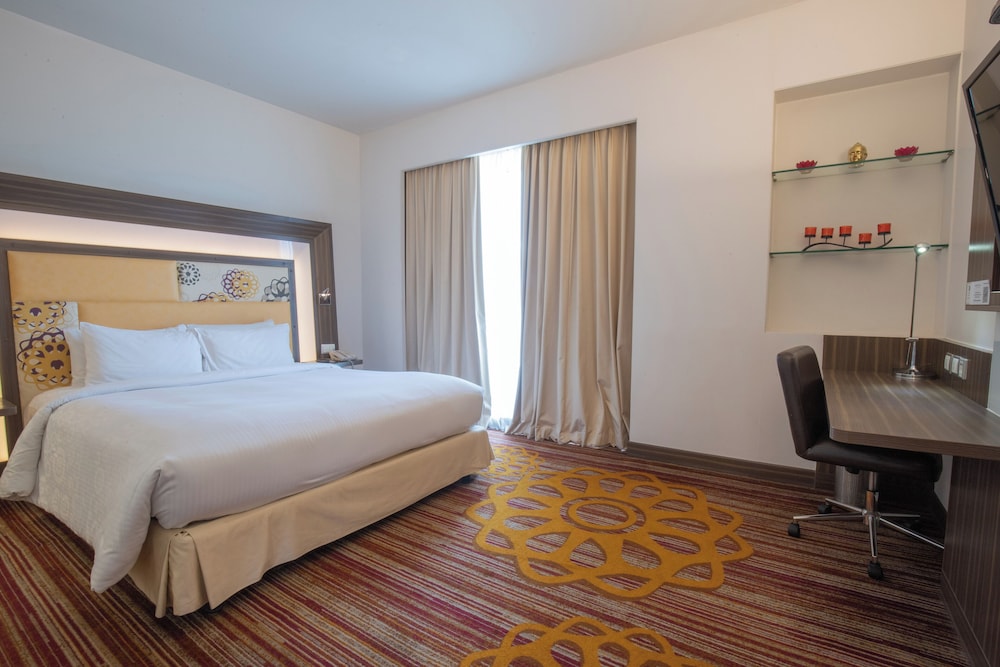 Suite junior, 1 cama de matrimonio grande del hotel Novotel Pune Viman Nagar. Foto 2