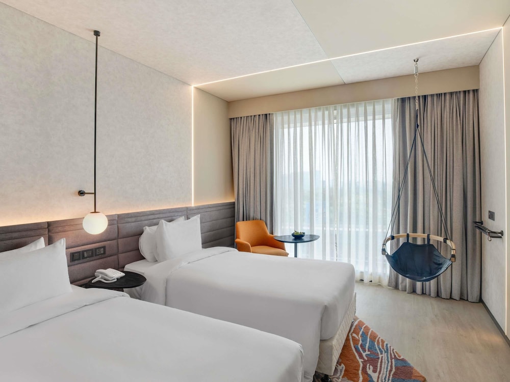 Habitación Premier con 2 camas individuales, 2 camas individuales del hotel Novotel Pune Viman Nagar. Foto 3