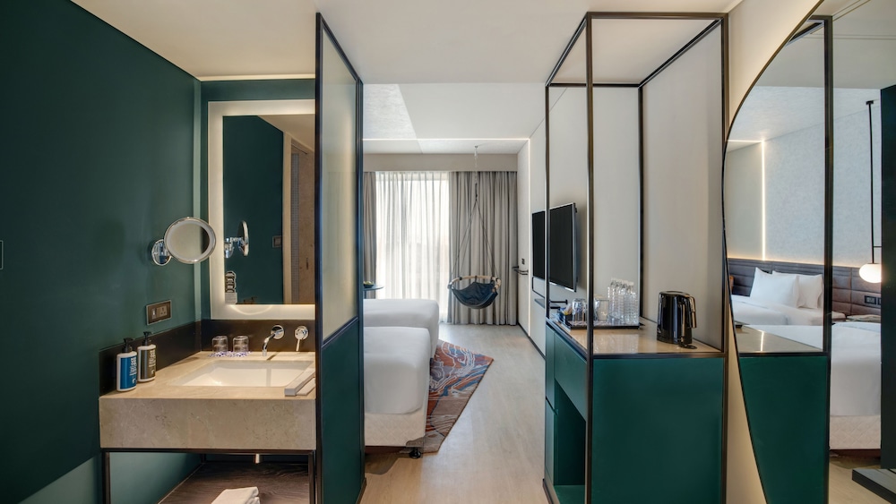 Habitación Premier con 2 camas individuales, 2 camas individuales del hotel Novotel Pune Viman Nagar. Foto 6