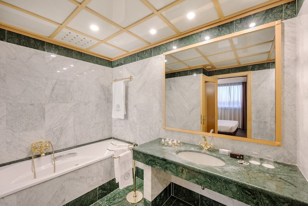 Suite del hotel City Life Hotel Poliziano - By R Collection Hotels. Foto 4