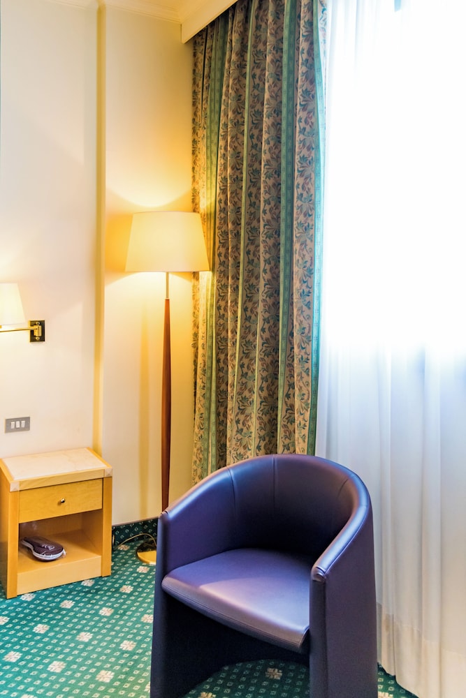 Habitación clásica con 1 cama doble o 2 individuales del hotel City Life Hotel Poliziano - By R Collection Hotels. Foto 3
