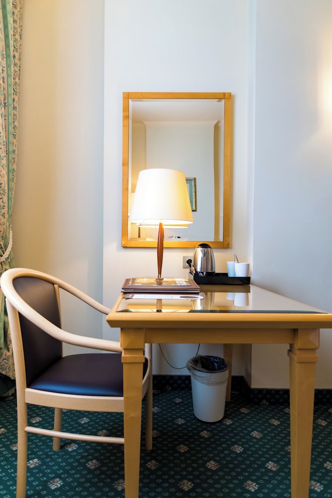 Habitación clásica con 1 cama doble o 2 individuales del hotel City Life Hotel Poliziano - By R Collection Hotels. Foto 4