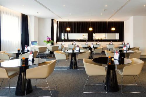 Suite Business The Level con acceso al salón del hotel Melia Milano. Foto 8