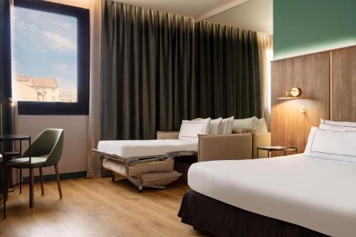 Habitación familiar 1 Cama king 1 Cama Individual Normal del hotel Melia Milano. Foto 2