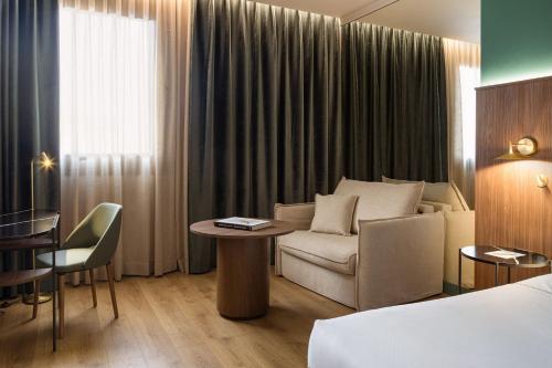 Habitación Triple familiar del hotel Melia Milano. Foto 7