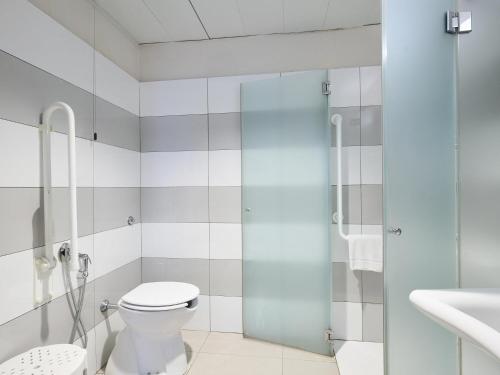 Habitación Doble adaptada para personas con discapacidad - 2 camas del hotel B&B Napoli. Foto 3