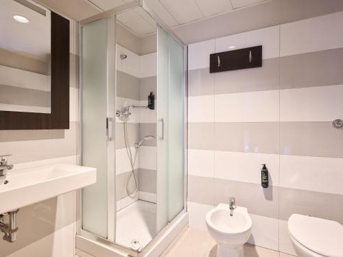 Habitación Doble con Terraza del hotel B&B Napoli. Foto 4