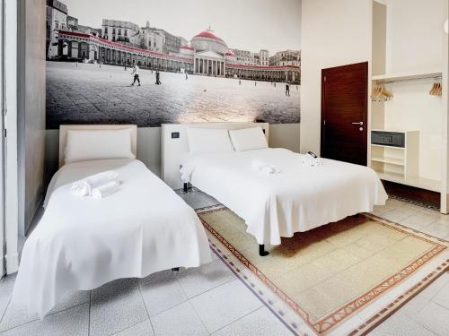 Habitación Triple adaptada para personas con movilidad reducida del hotel B&B Napoli. Foto 3