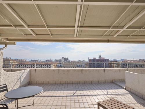 Habitación Cuádruple con terraza del hotel B&B Napoli. Foto 2