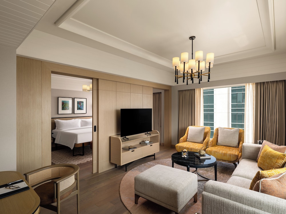 SUITE PRESIDENCIAL CON 1 CAMA KING - ACCESO AL SALÓN CON HORAS DE CÓCTEL Y TRASLADO AL AEROPUERTO DE IDA del hotel Pullman Chennai Anna Salai - Premium Brand By Accor